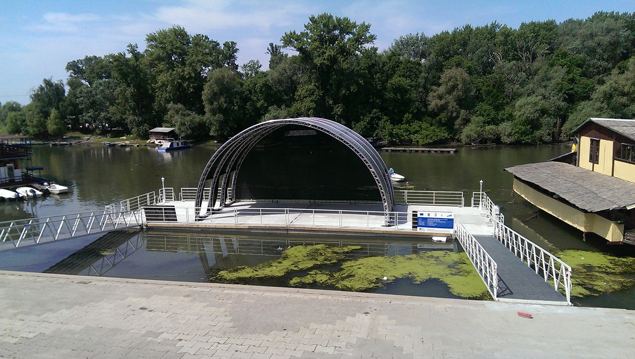 Platforms and floating structures / applications