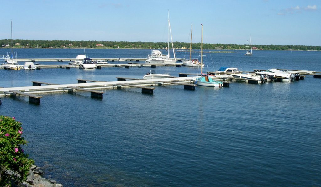 Standard concrete pontoons